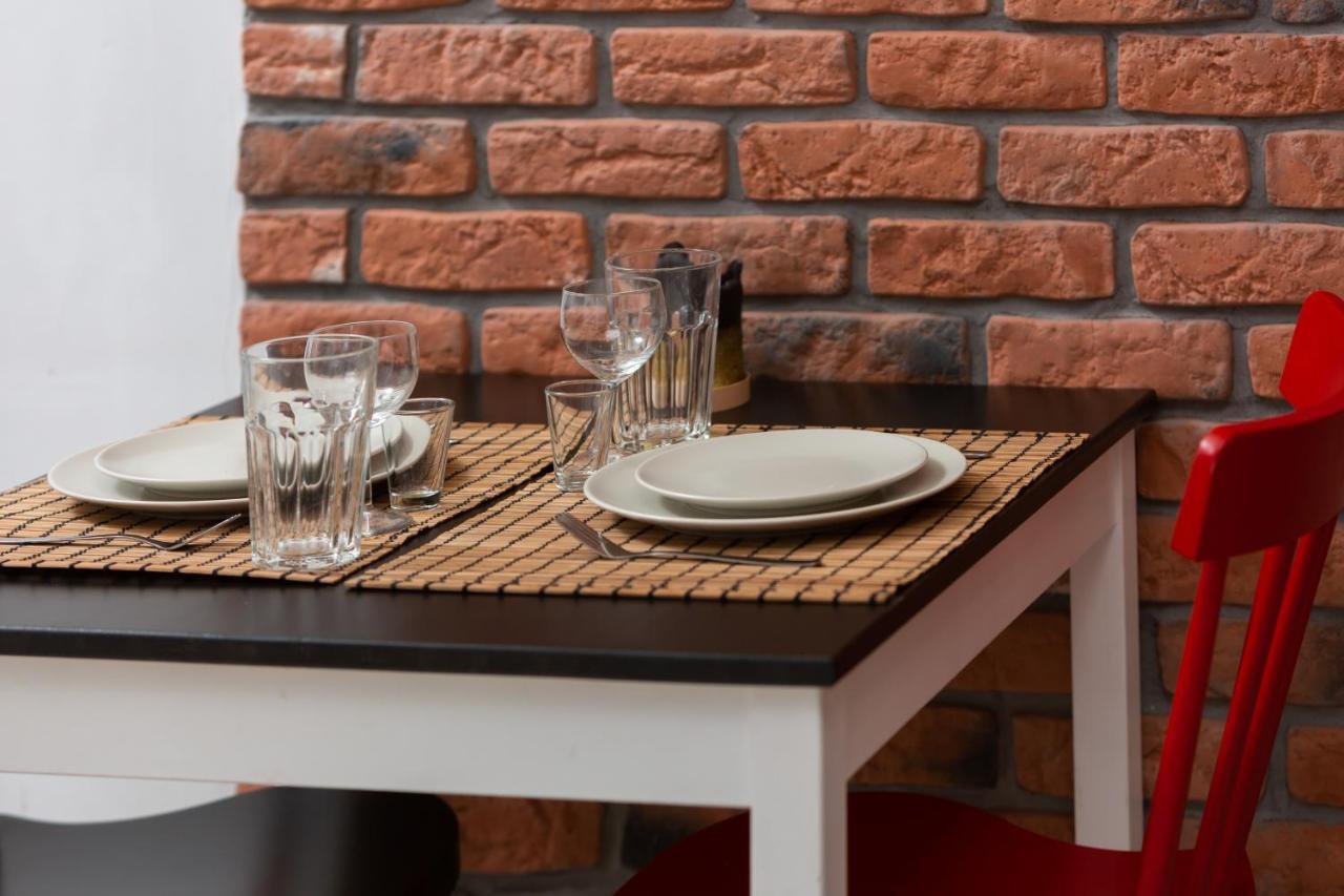 Downtown Studio Apartment Poznanska By Renters Варшава Экстерьер фото