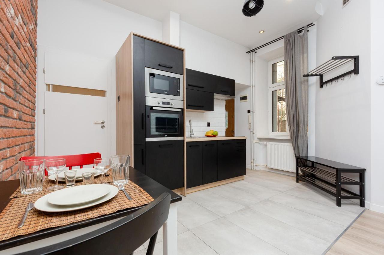 Downtown Studio Apartment Poznanska By Renters Варшава Экстерьер фото